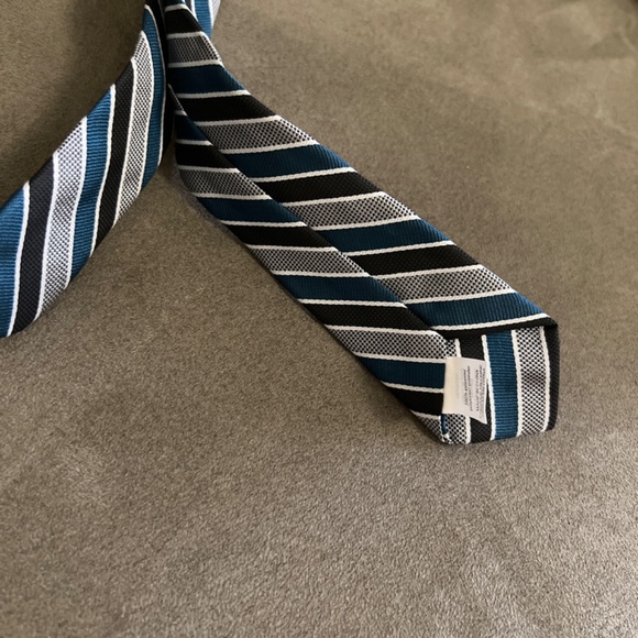 Tie - Picture 4 of 8